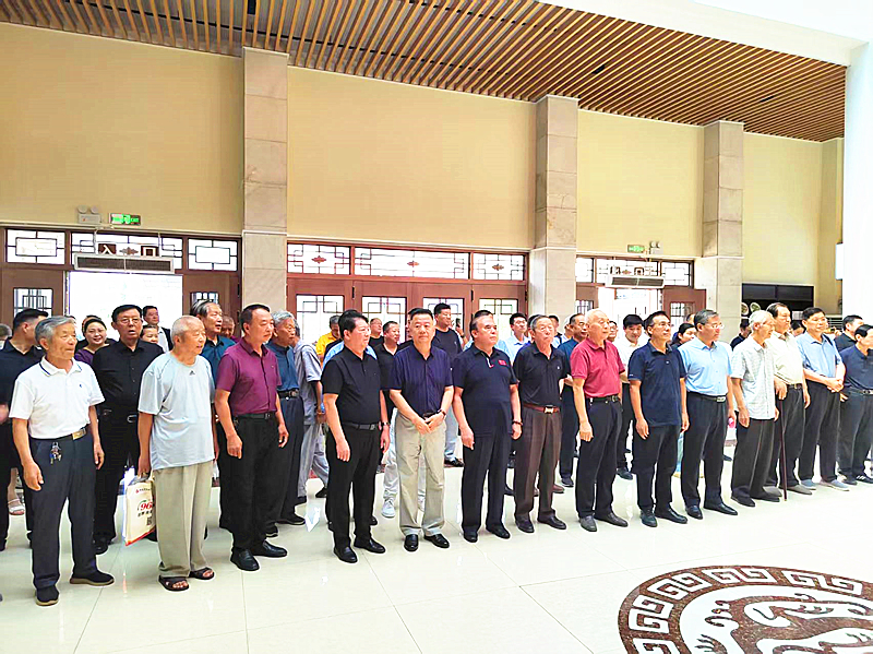 菏泽市老年学学会庆七一·颂党恩书画展开幕