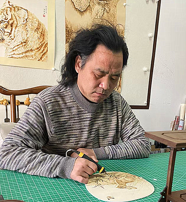 亓华强--宣纸烙画第四代非遗传承人